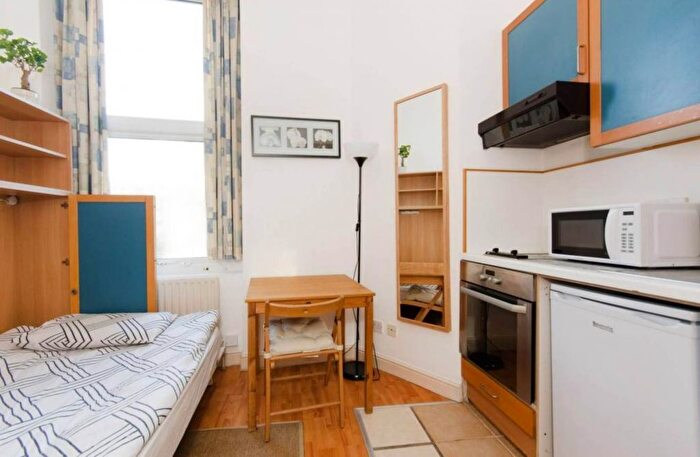 Studio To Rent In West Cromwell Road, Earls Court, SW5
