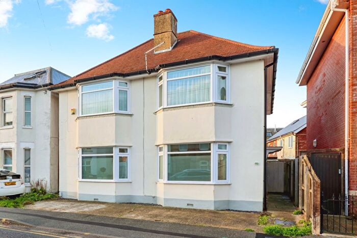 3 Bedroom Detached House For Sale In Gladstone Road, Bournemouth, BH7