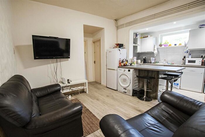 5 Bedroom House To Rent In Lime Avenue Dawlish Road, Birmingham, West Midlands, B29