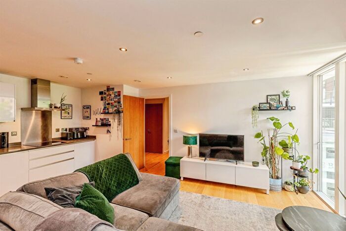 2 Bedroom Flat For Sale In Lewins Mead, Bristol, BS1