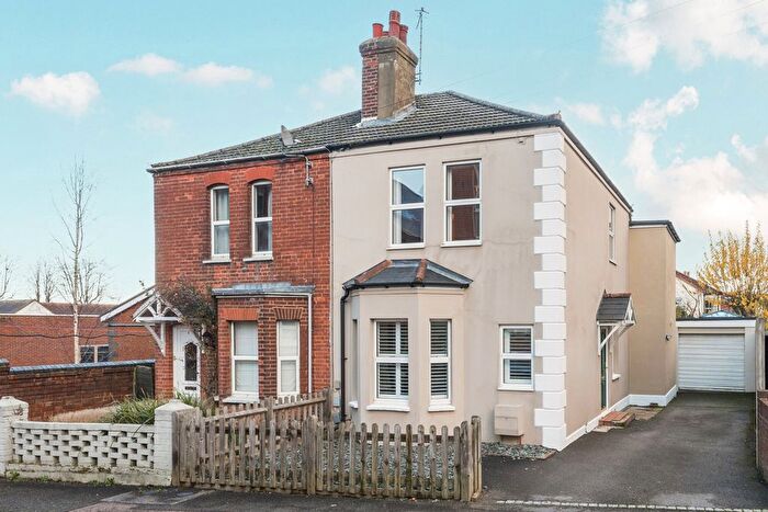 3 Bedroom Semi Detached House For Sale In Shaftesbury Road, Tunbridge Wells, Kent, TN4