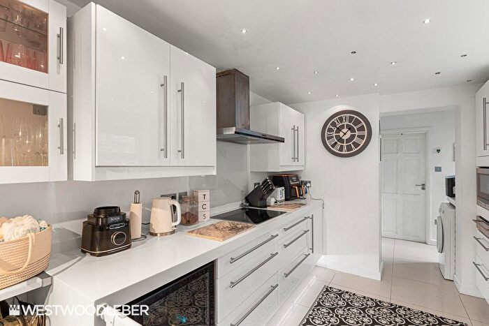 3 Bedroom Terraced House For Sale In Rye Road, Hoddesdon, EN11