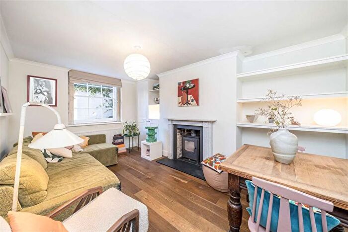 1 Bedroom Maisonette To Rent In Camberwell Grove, London, SE5