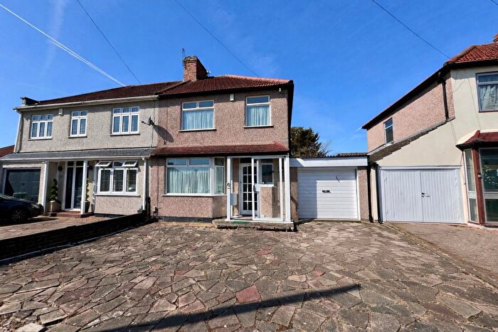 3 Bedroom Semi Detached House For Sale In Alexander Road, Bexleyheath, DA7