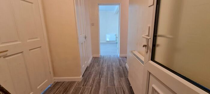 2 Bedroom Flat To Rent In Goodmayes Close, Bedford, MK42