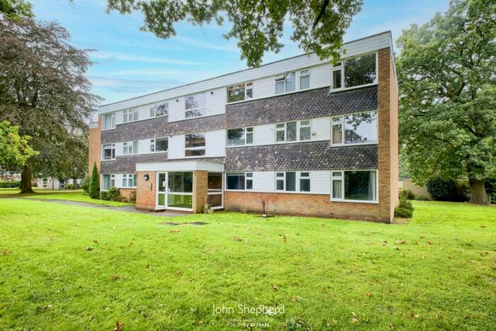 2 Bedroom Flat To Rent In Warwick Road, Solihull, West Midlands, B91