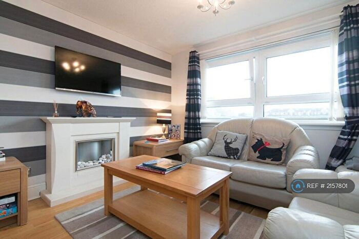 2 Bedroom Flat To Rent In Plantation Square, Glasgow, G51