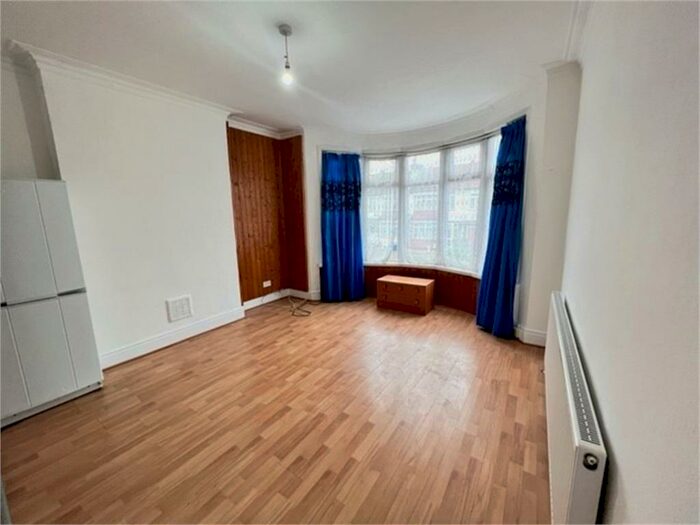 2 Bedroom Flat To Rent In Grove Road, North Finchley, N12
