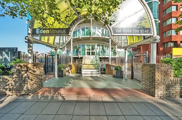 2 Bedroom Flat To Rent In Cavalier House, - Uxbridge Road, London, W5