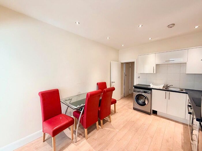 1 Bedroom Flat To Rent In High Street, Maidstone, Kent, ME14