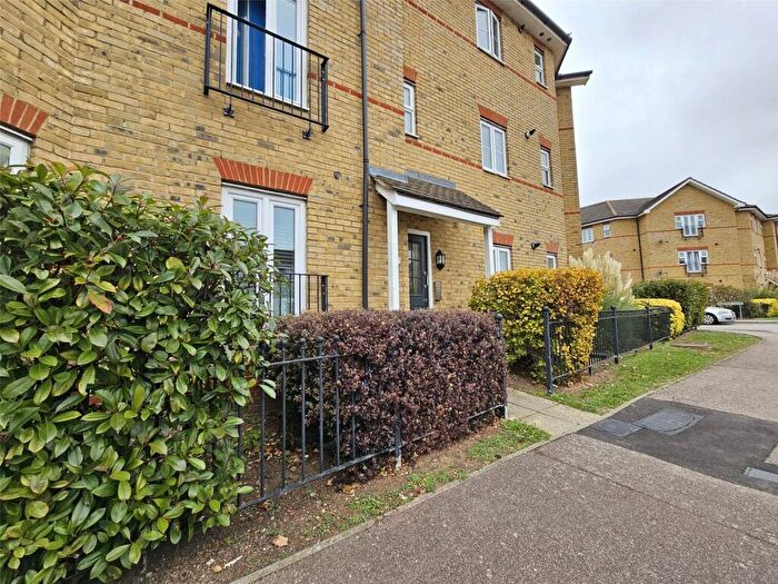 2 Bedroom Apartment To Rent In Paignton Close, Romford, RM3