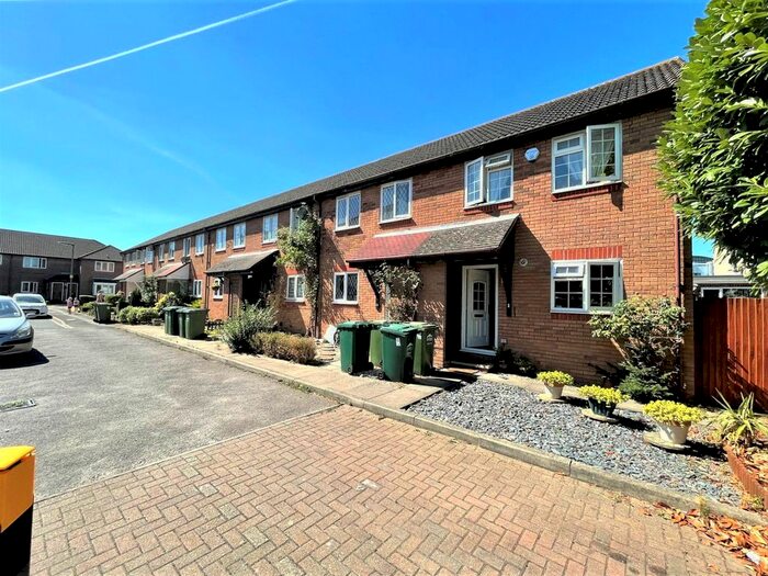 3 Bedroom End Of Terrace House To Rent In Maple Gardens, Staines-Upon-Thames, Middlesex, TW19