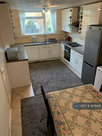 3 Bedroom Maisonette To Rent In Horncastle Road, London, SE12