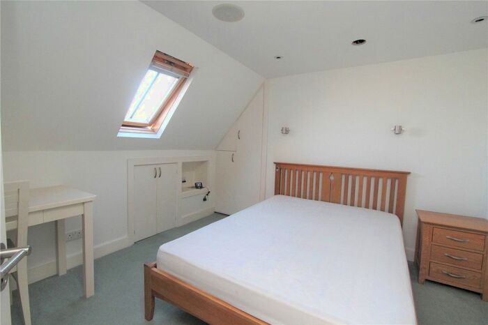 3 Bedroom Flat To Rent In Twyford Avenue, London, Uk, W3