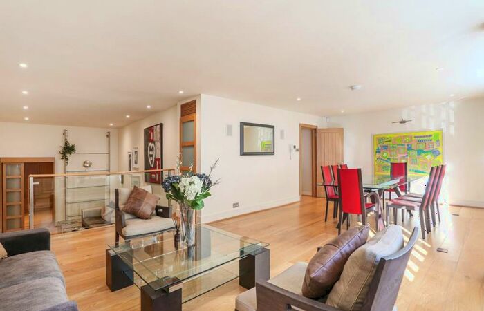 3 Bedroom Apartment To Rent In Garden Road, St Johns Wood, London, NW8