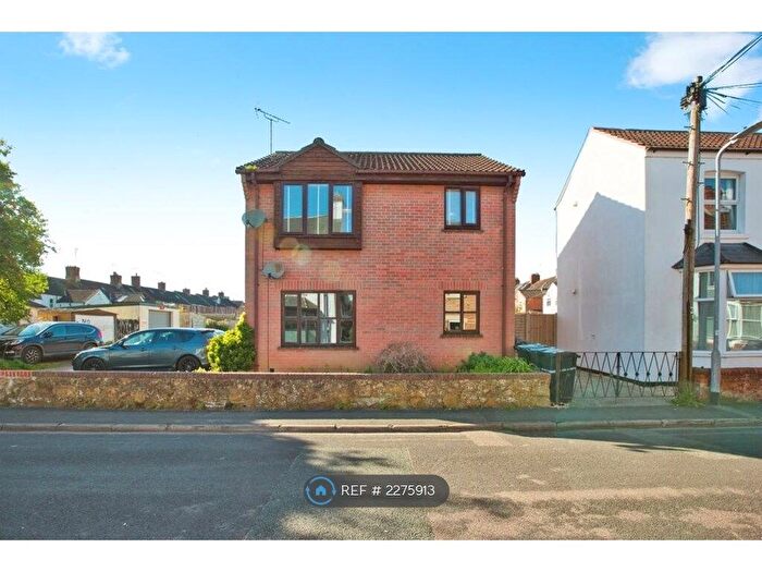 1 Bedroom Flat To Rent In Camborne Place, Yeovil, BA21