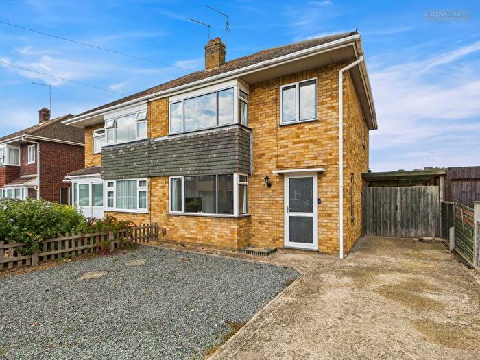 3 Bedroom Semi-Detached House For Sale In Lichfield Avenue, Peterborough, PE4