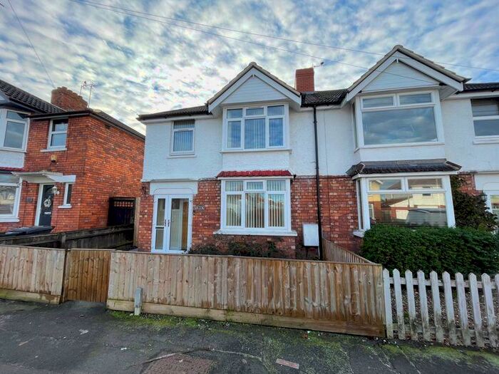 3 Bedroom House To Rent In Lewisham Road, Linden, GL1