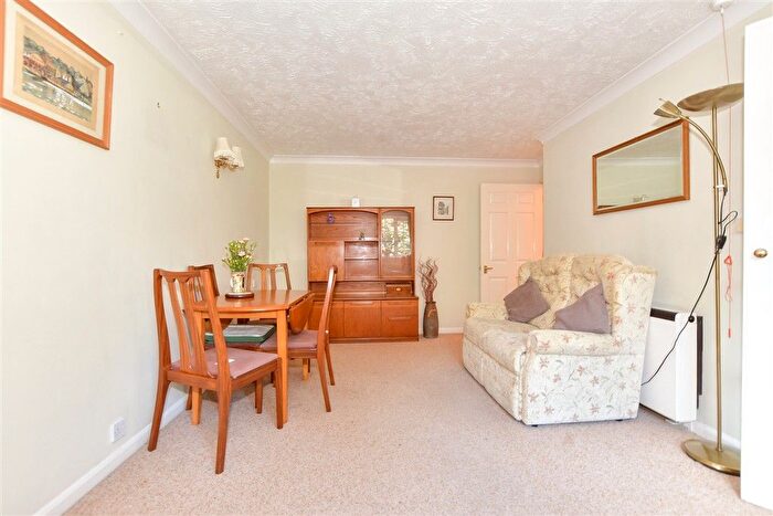 1 Bedroom Flat For Sale In The Causeway, Canterbury, Kent, CT1