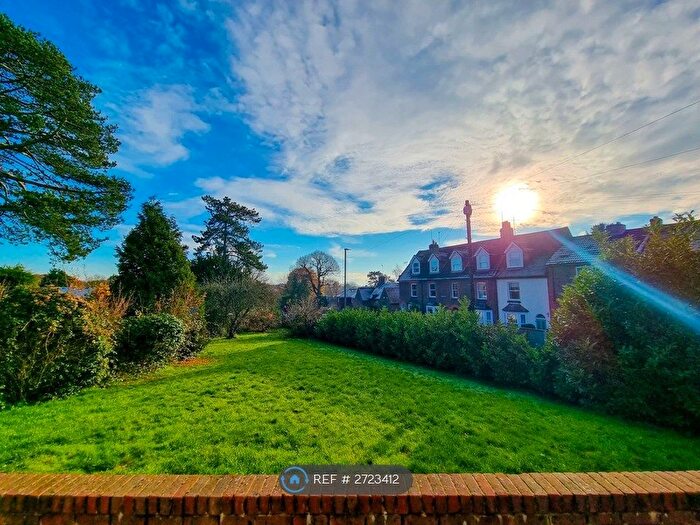 4 Bedroom Bungalow To Rent In Cronks Hill Road, Redhill, RH1