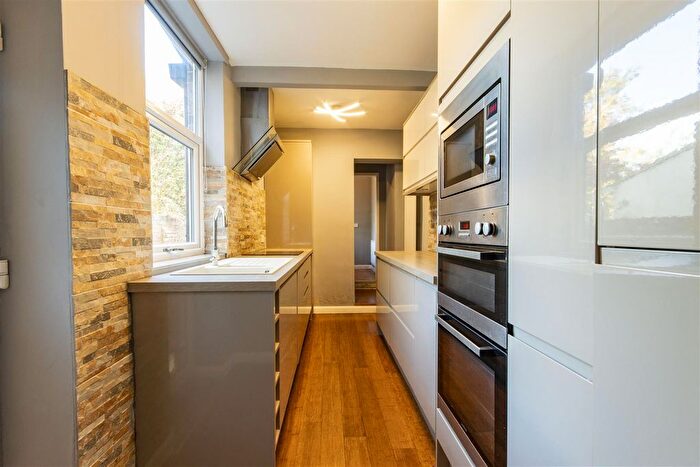 2 Bedroom Semi-Detached House For Sale In Brockwell Lane, Brockwell, Chesterfield, S40