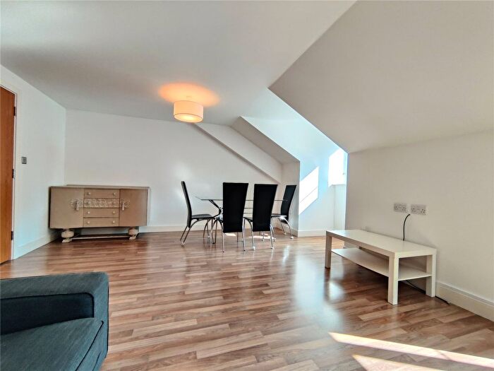 2 Bedroom Flat To Rent In Waterside Court, Birmingham, B16