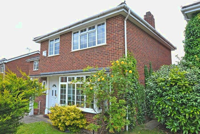 3 Bedroom Detached House To Rent In Cranbrook Drive, Maidenhead, Berkshire, SL6
