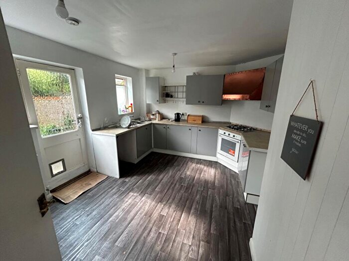 3 Bedroom End Of Terrace House To Rent In Kent Road, SO17