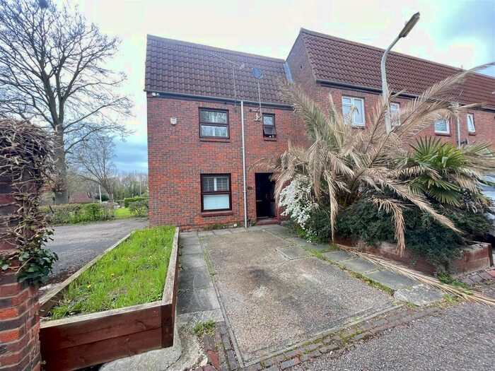 4 Bedroom End Of Terrace House To Rent In Rowenhall, Laindon, Basildon, SS15