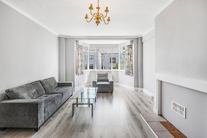 2 Bedroom Flat For Sale In St. James Close, St John's Wood, NW8