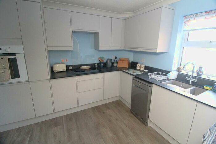 2 Bedroom Retirement Property For Sale In Harrison Close, Hitchin, SG4