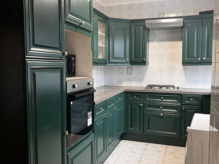 3 Bedroom End Terrace House To Rent In Penfold Road, Edmonton, N9