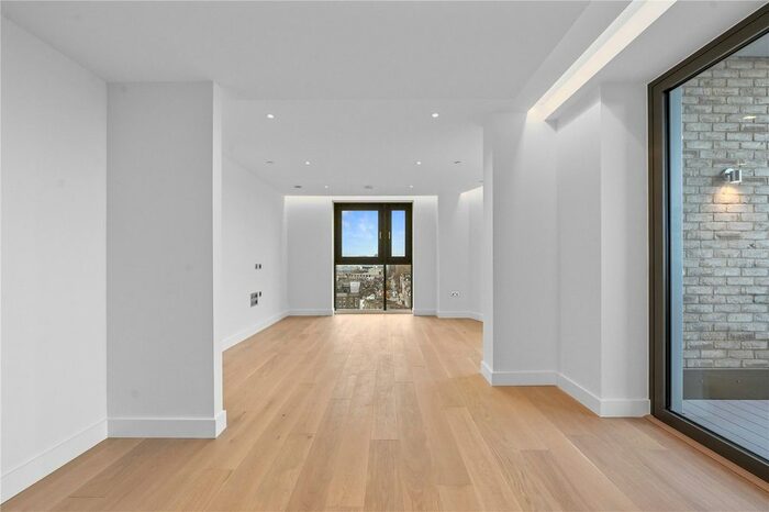 2 Bedroom Flat To Rent In Paragon Square, London, WC1X