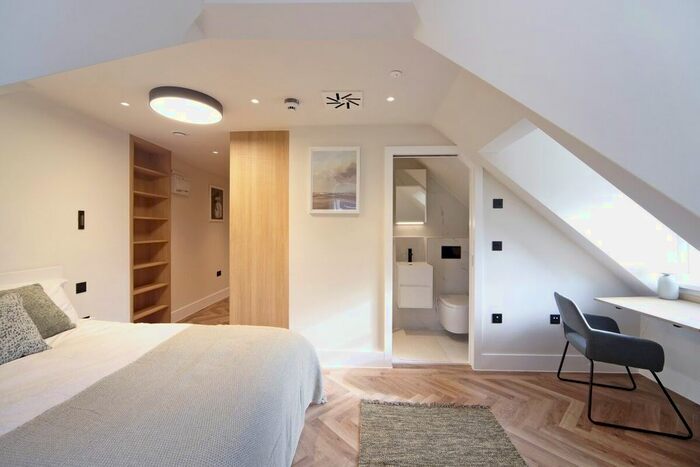 Studio To Rent In Praed Street, London, W2