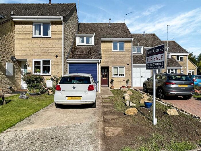 3 Bedroom Terraced House For Sale In The Green, Moreton-in-Marsh, GL56