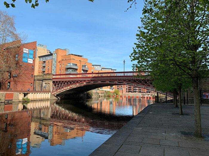 2 Bedroom Apartment To Rent In Balmoral Place, Brewery Wharf, LS10