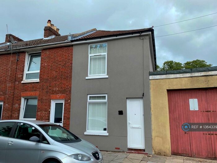 2 Bedroom End Of Terrace House To Rent In Fifth Street, Portsmouth, PO1