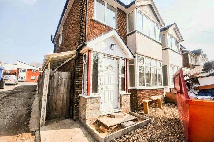 3 Bedroom Semi-Detached House To Rent In Worcester Road, Bedford, MK42
