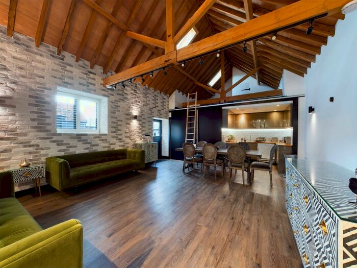 2 Bedroom Barn To Rent In The Barns, Hemel Hempstead, Hertfordshire, HP3