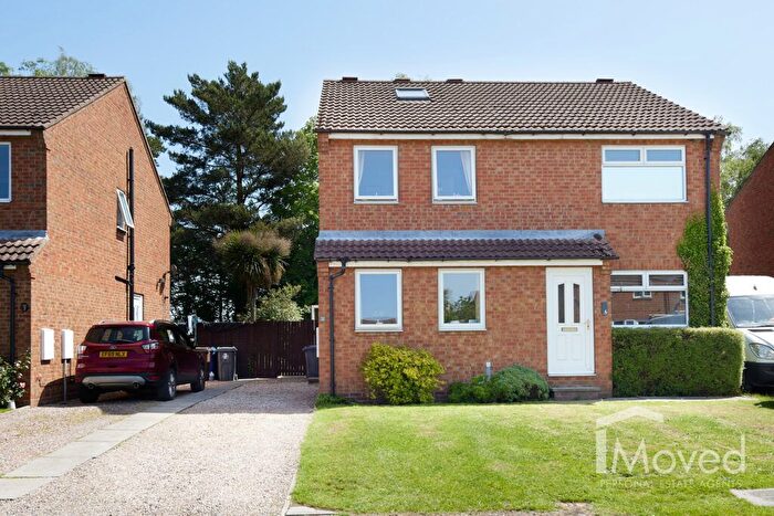 3 Bedroom Semi-Detached House For Sale In Turnhead Court, Barlby, Selby, YO8