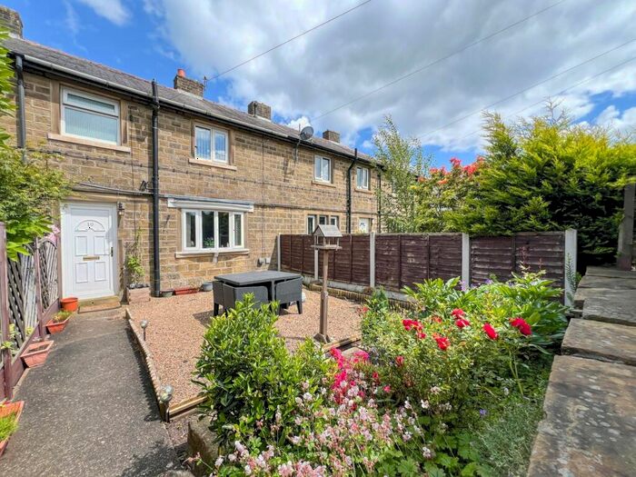 3 Bedroom Terraced House For Sale In Grasscroft Road, Honley, Holmfirth, HD9