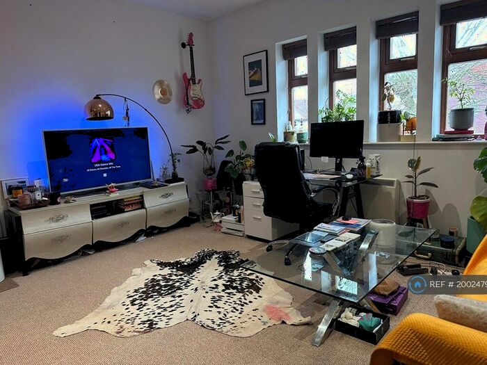 2 Bedroom Flat To Rent In Finchley Road, London, NW11