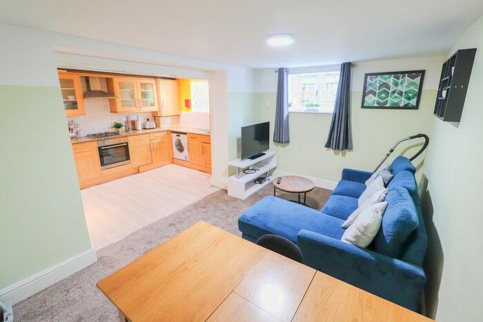 2 Bedroom Flat To Rent In Kenilworth Road, Leamington Spa, CV32