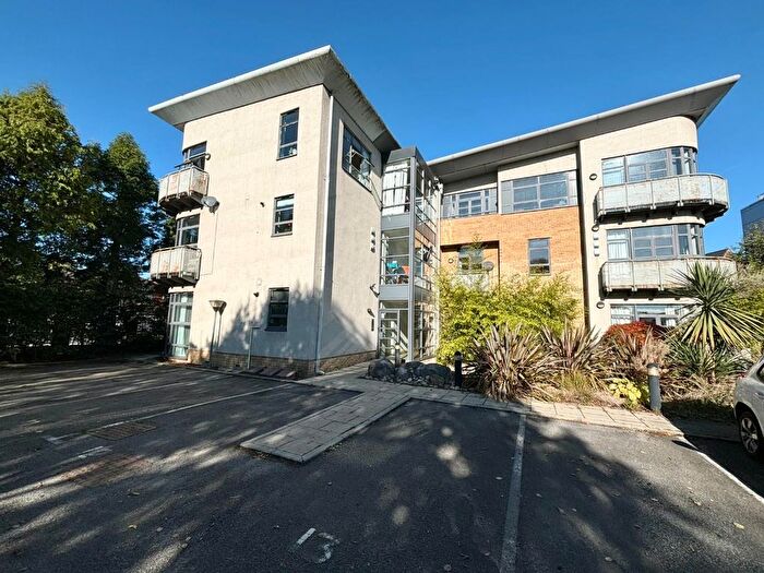 2 Bedroom Flat To Rent In Mayfair Gardens, Bury New Road Whitefield, Manchester, M45