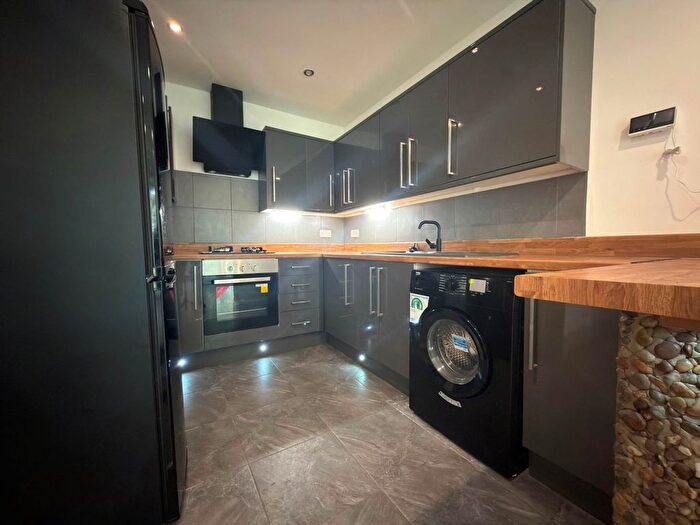 1 Bedroom Flat To Rent In Ford Grove, Winchmore Hill, N21