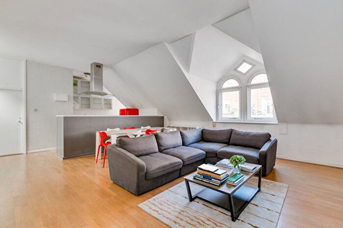 2 Bedroom Flat For Sale In Coleherne Road, Chelsea, London, SW10