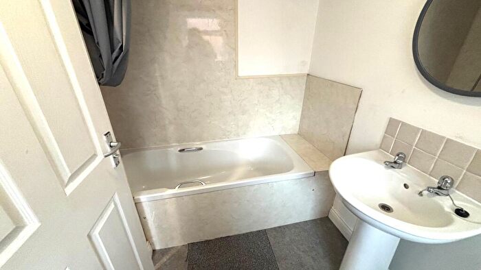 2 Bedroom Flat To Rent In Alfreton Road, NG7