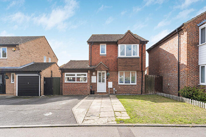 3 Bedroom Detached House For Sale In Isis Avenue, Bicester, OX26