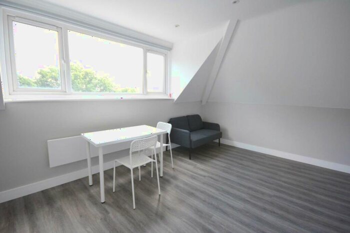 1 Bedroom Flat To Rent In Queens Road, London, NW4