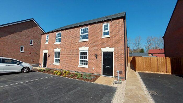 3 Bedroom Semi-Detached House To Rent In Gordon Road, Biddenham, MK40